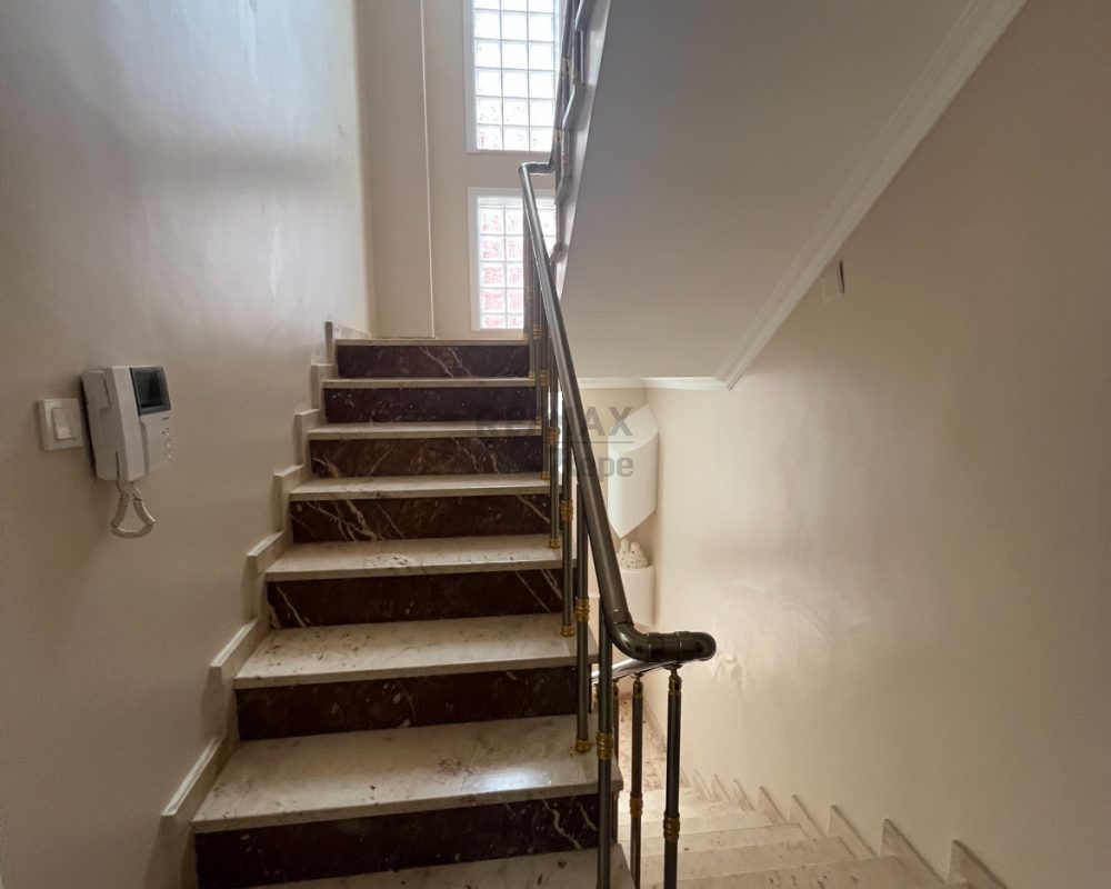 Remax7tepe den satılık 4 katlı villa 1.668 metre arsa
