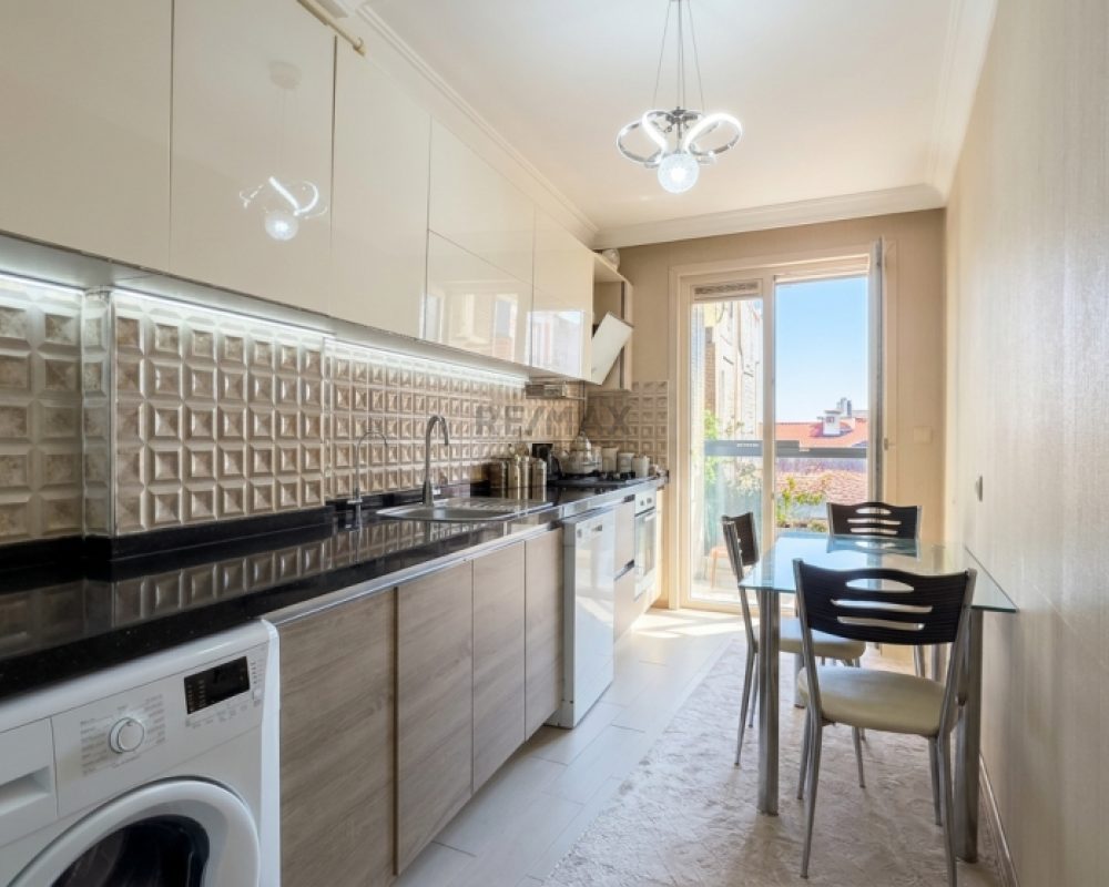ÜSKÜDAR SELİMİYEDE HAREME YAKIN KONUMDA SATILIK 2+1 DAİRE