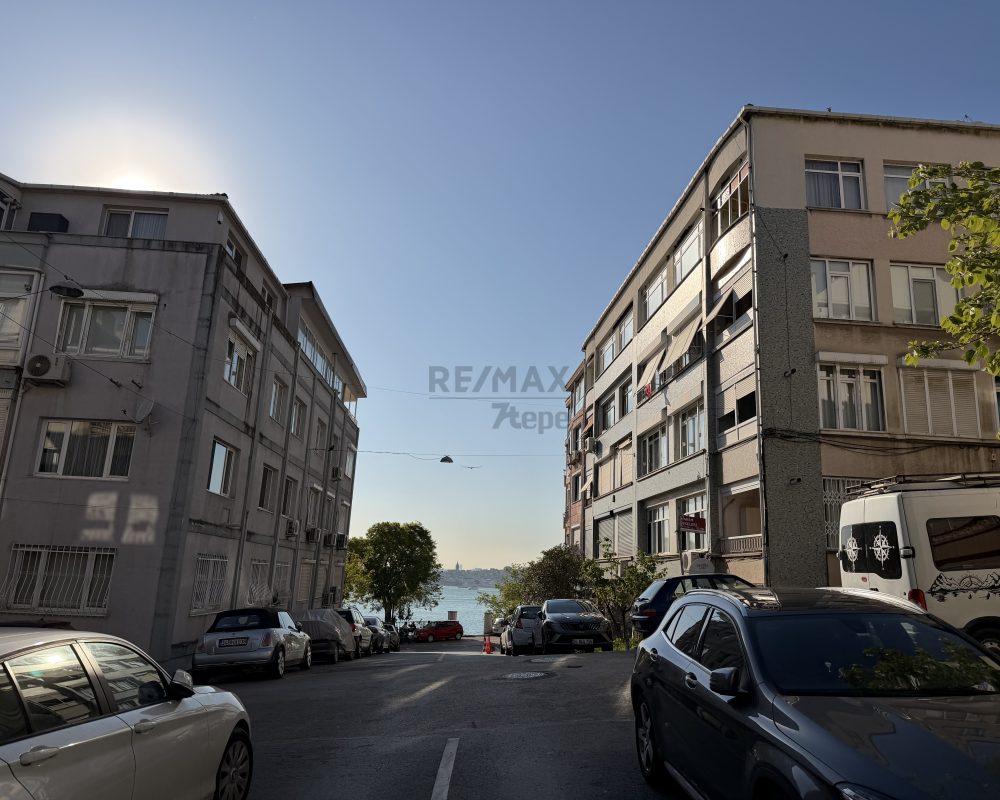 ÜSKÜDAR SELİMİYEDE HAREME YAKIN KONUMDA SATILIK 2+1 DAİRE