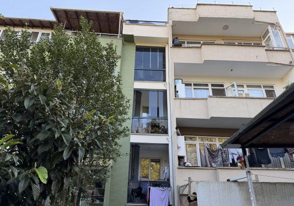 ÜSKÜDAR SELİMİYEDE HAREME YAKIN KONUMDA SATILIK 2+1 DAİRE
