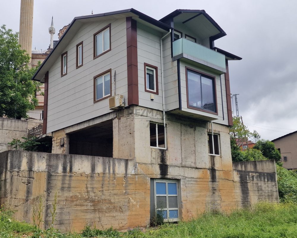 REMAX7TEPE DEN 4 KATLI 2000M2 BAHÇELİ KİRALIK İŞYERİ