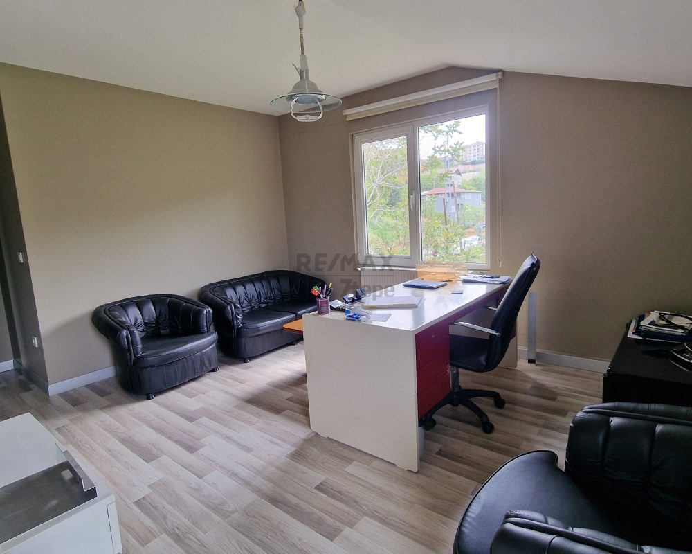 REMAX7TEPE DEN 4 KATLI 2000M2 BAHÇELİ KİRALIK İŞYERİ
