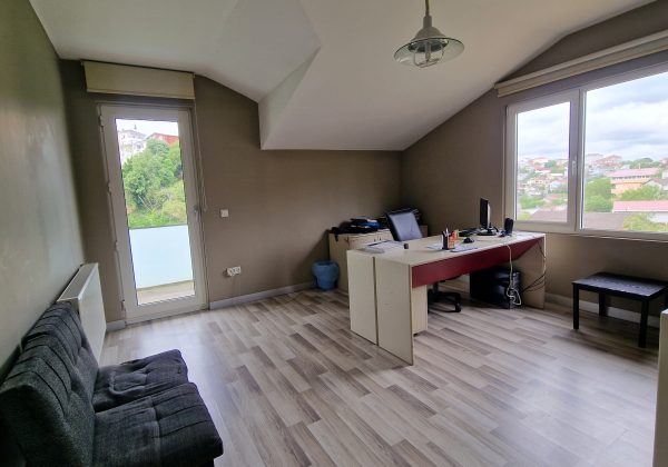 REMAX7TEPE DEN 4 KATLI 2000M2 BAHÇELİ KİRALIK İŞYERİ küçük görsel