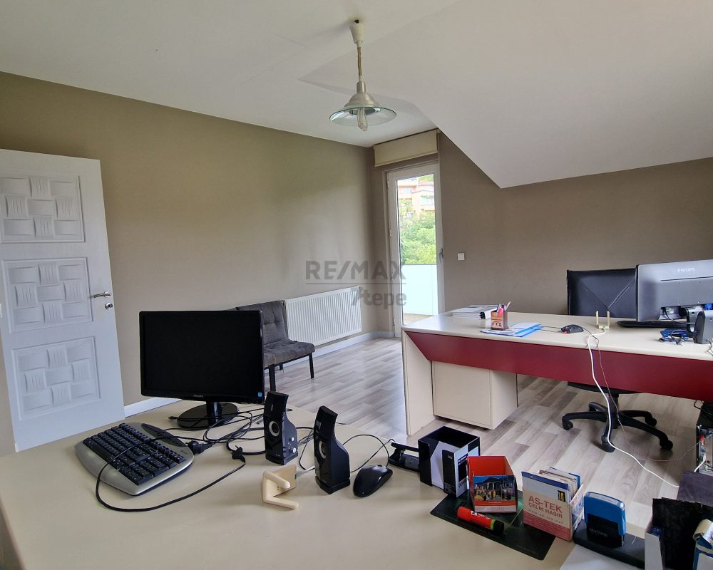 REMAX7TEPE DEN 4 KATLI 2000M2 BAHÇELİ KİRALIK İŞYERİ
