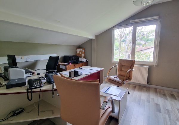 REMAX7TEPE DEN 4 KATLI 2000M2 BAHÇELİ KİRALIK İŞYERİ küçük görsel