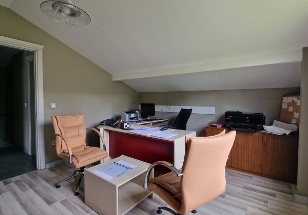 REMAX7TEPE DEN 4 KATLI 2000M2 BAHÇELİ KİRALIK İŞYERİ küçük görsel