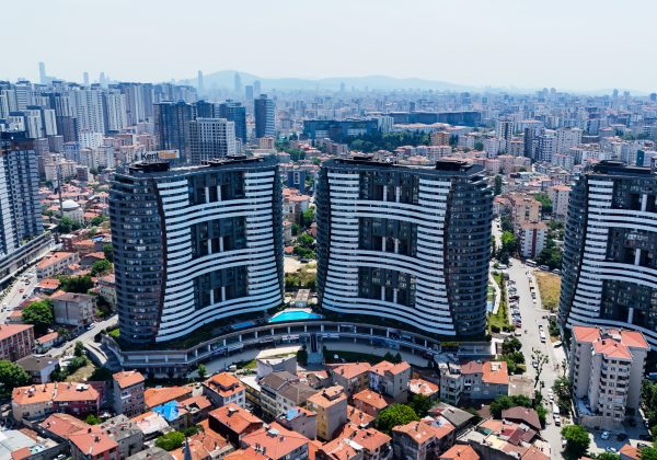 KENTPLUS KADIKÖY'DE ULAŞIMIN MERKEZİNDE FERAH 2+1 SATILIK DAİRE