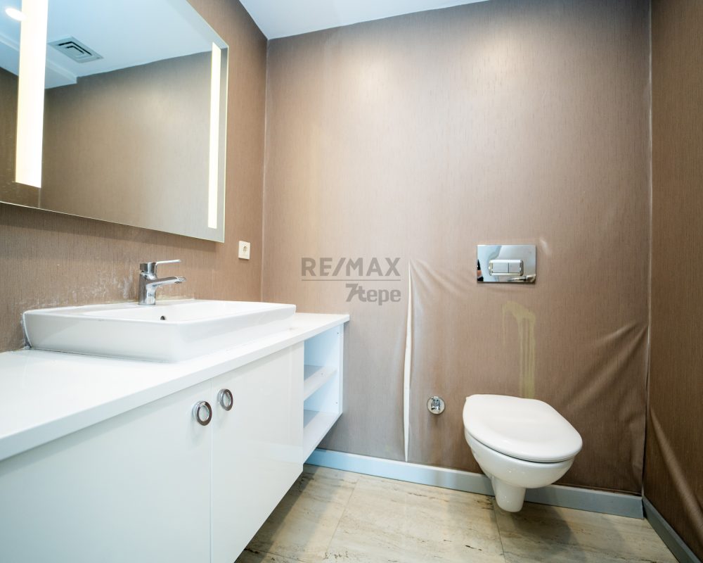 KENTPLUS KADIKÖY'DE ULAŞIMIN MERKEZİNDE FERAH 2+1 SATILIK DAİRE
