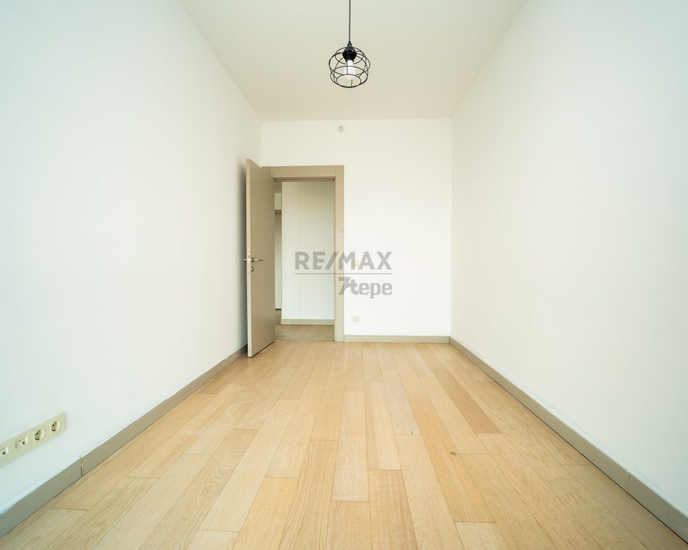 KENTPLUS KADIKÖY'DE ULAŞIMIN MERKEZİNDE FERAH 2+1 SATILIK DAİRE