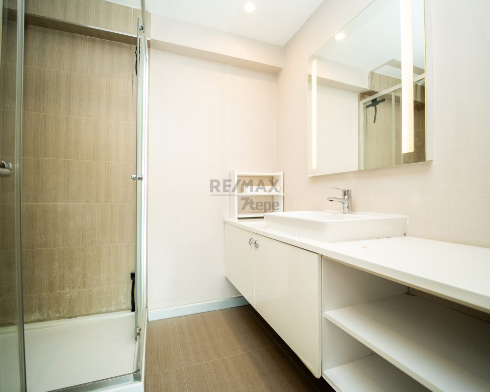 KENTPLUS KADIKÖY'DE ULAŞIMIN MERKEZİNDE FERAH 2+1 SATILIK DAİRE