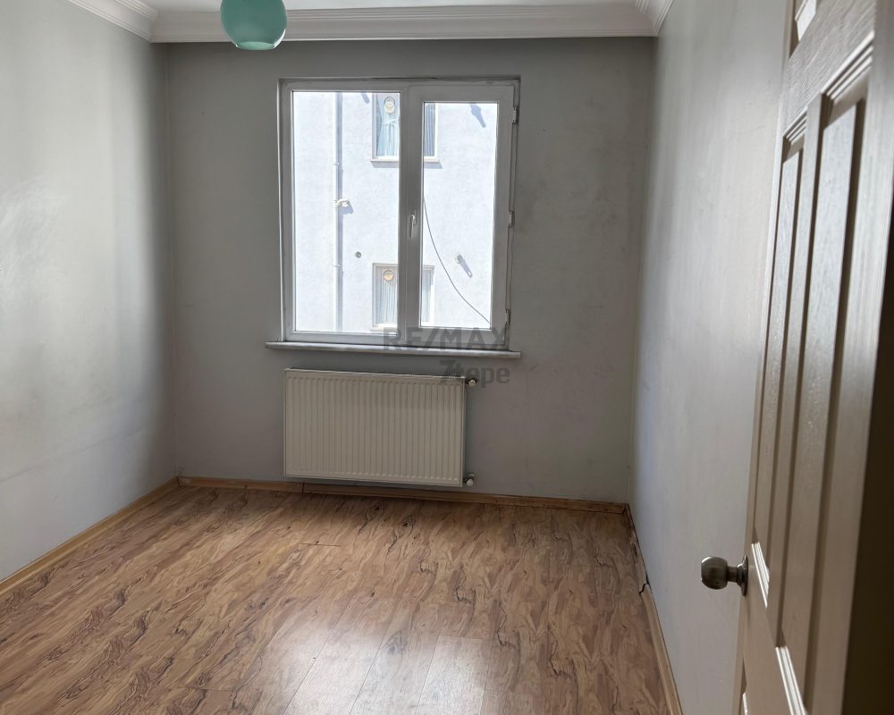 RE/MAX 7TEPE'DEN ÜMRANIYE ESENEVLERDE 2+1 FIRSAT DAİRE