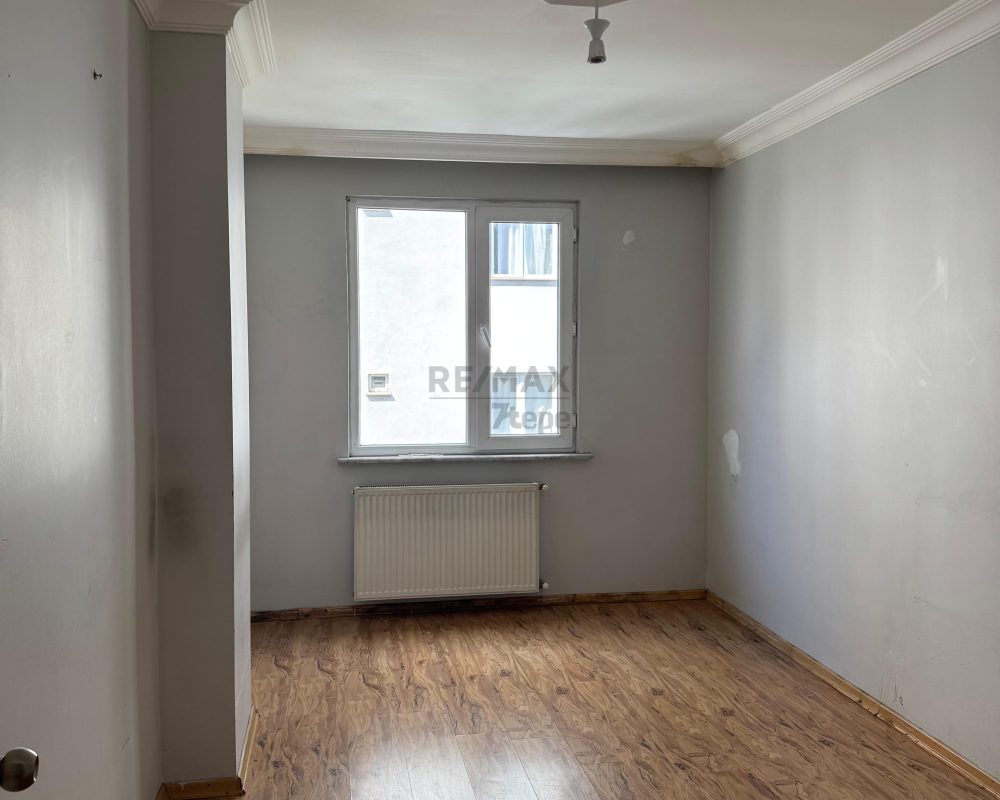 RE/MAX 7TEPE'DEN ÜMRANIYE ESENEVLERDE 2+1 FIRSAT DAİRE
