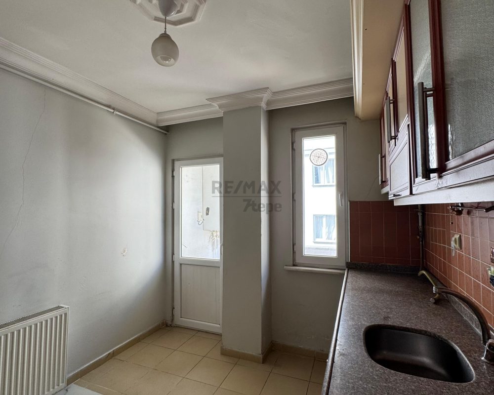 RE/MAX 7TEPE'DEN ÜMRANIYE ESENEVLERDE 2+1 FIRSAT DAİRE