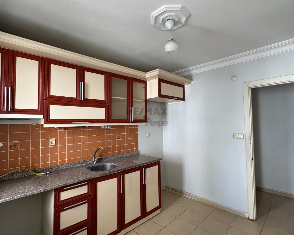 RE/MAX 7TEPE'DEN ÜMRANIYE ESENEVLERDE 2+1 FIRSAT DAİRE