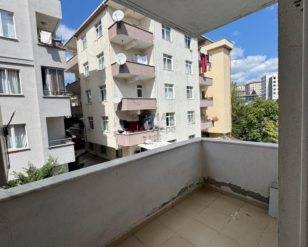 RE/MAX 7TEPE'DEN ÜMRANIYE ESENEVLERDE 2+1 FIRSAT DAİRE