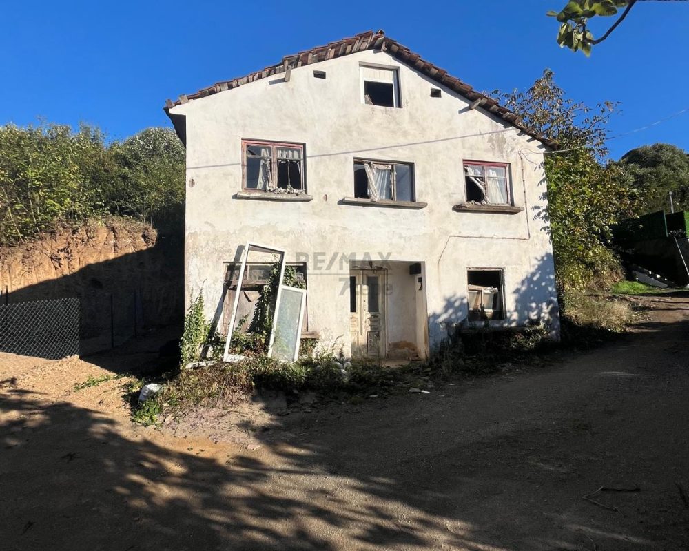 Remax7tepe den satılık 2.5 katlı na tamam müstakil ev 472 metre arsa