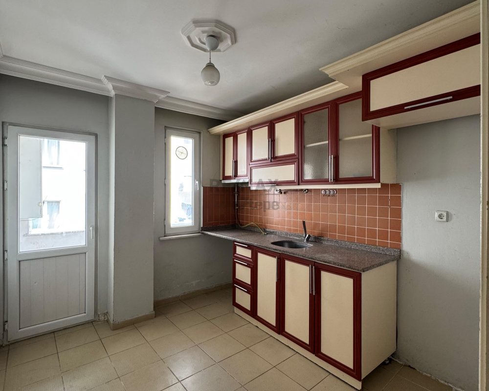RE/MAX 7TEPE'DEN ÜMRANIYE ESENEVLERDE 2+1 FIRSAT DAİRE