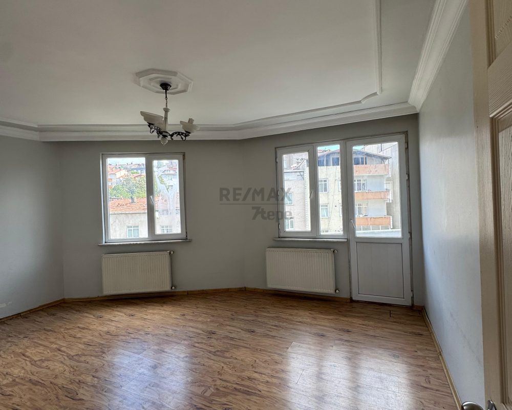 RE/MAX 7TEPE'DEN ÜMRANIYE ESENEVLERDE 2+1 FIRSAT DAİRE