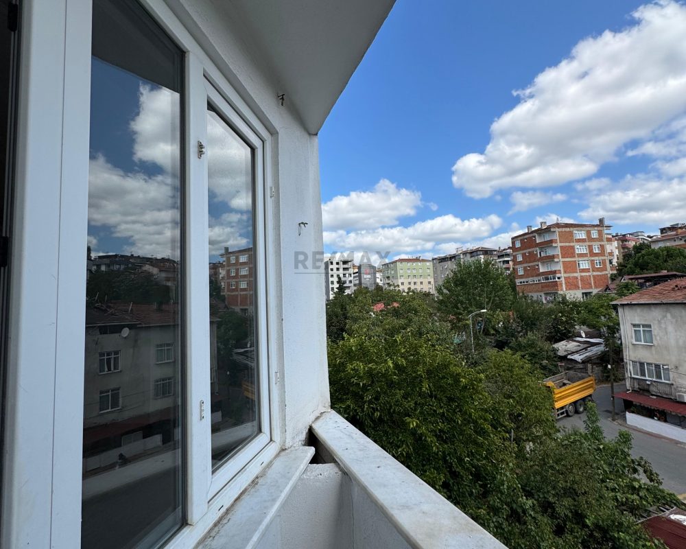 RE/MAX 7TEPE'DEN ÜMRANIYE ESENEVLERDE 2+1 FIRSAT DAİRE