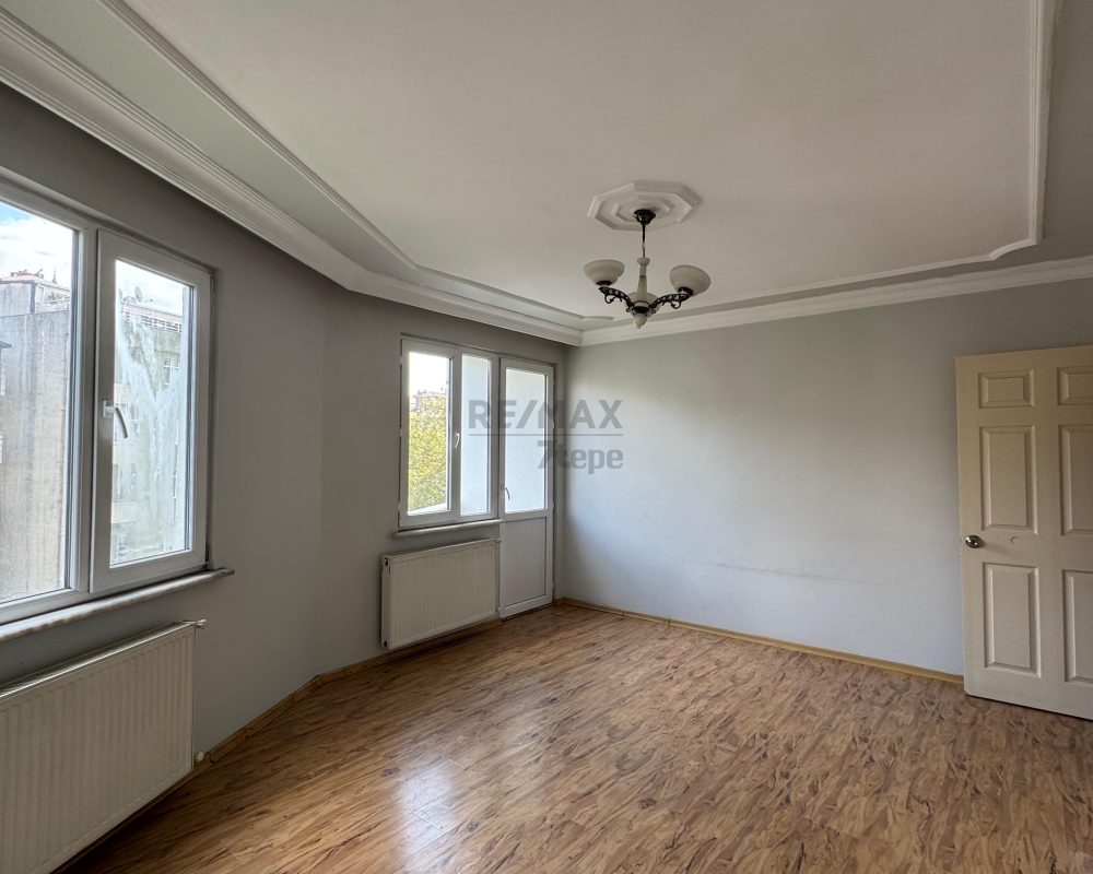 RE/MAX 7TEPE'DEN ÜMRANIYE ESENEVLERDE 2+1 FIRSAT DAİRE