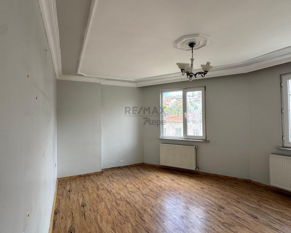 RE/MAX 7TEPE'DEN ÜMRANIYE ESENEVLERDE 2+1 FIRSAT DAİRE