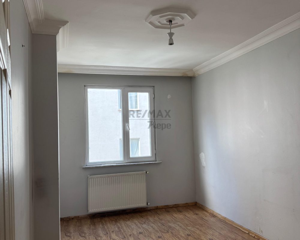 RE/MAX 7TEPE'DEN ÜMRANIYE ESENEVLERDE 2+1 FIRSAT DAİRE