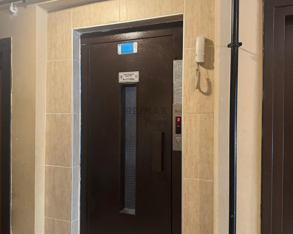 RE/MAX 7TEPE'DEN ÜMRANIYE ESENEVLERDE 2+1 FIRSAT DAİRE