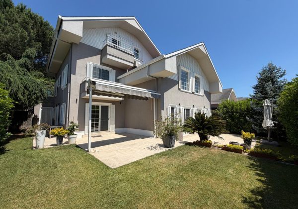 REMAX 7TEPE'DEN BEYKOZ KONAKLARI'NDA OTURUMA HAZIR KİRALIK VİLLA