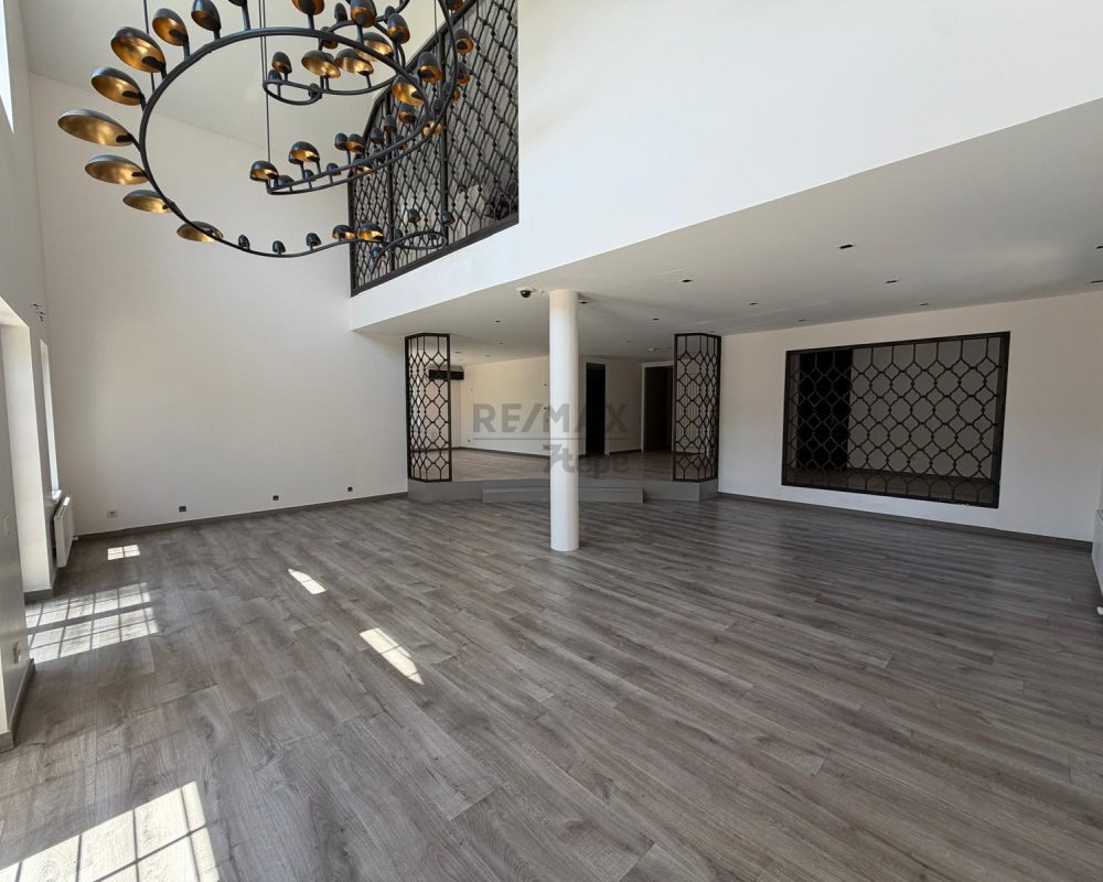 REMAX 7TEPE'DEN BEYKOZ KONAKLARI'NDA OTURUMA HAZIR KİRALIK VİLLA