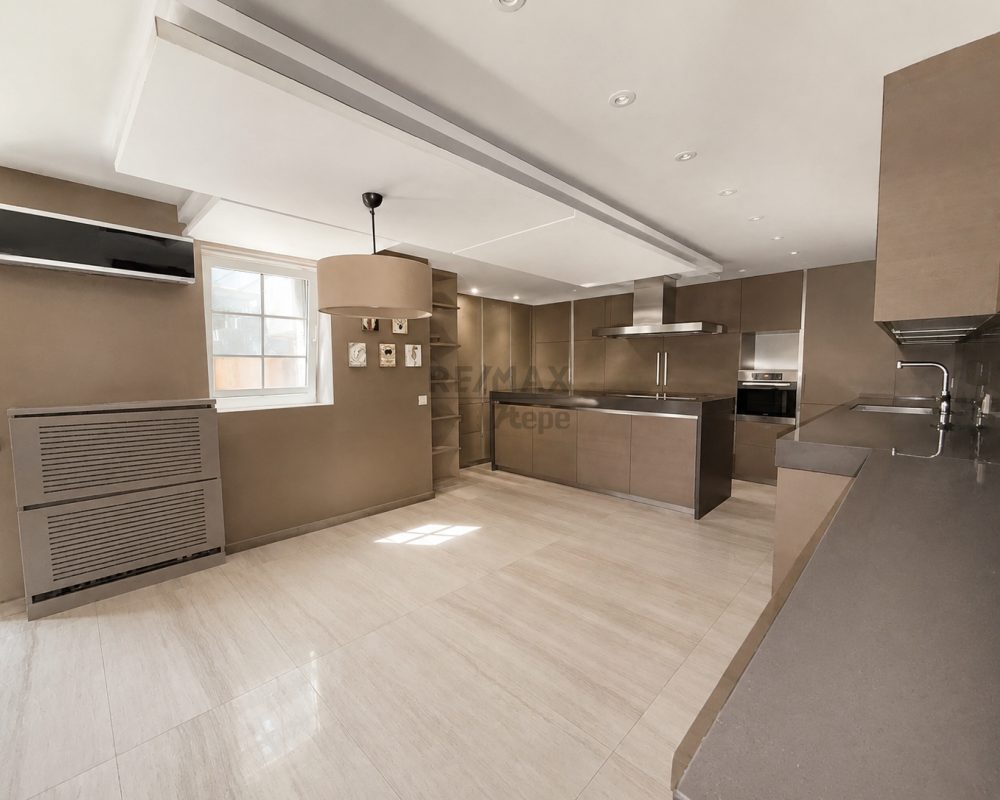 REMAX 7TEPE'DEN BEYKOZ KONAKLARI'NDA OTURUMA HAZIR KİRALIK VİLLA