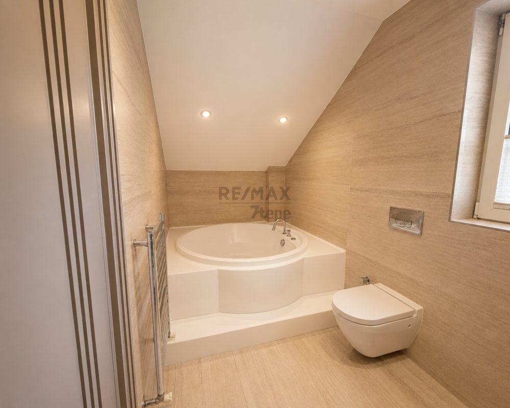 REMAX 7TEPE'DEN BEYKOZ KONAKLARI'NDA OTURUMA HAZIR KİRALIK VİLLA