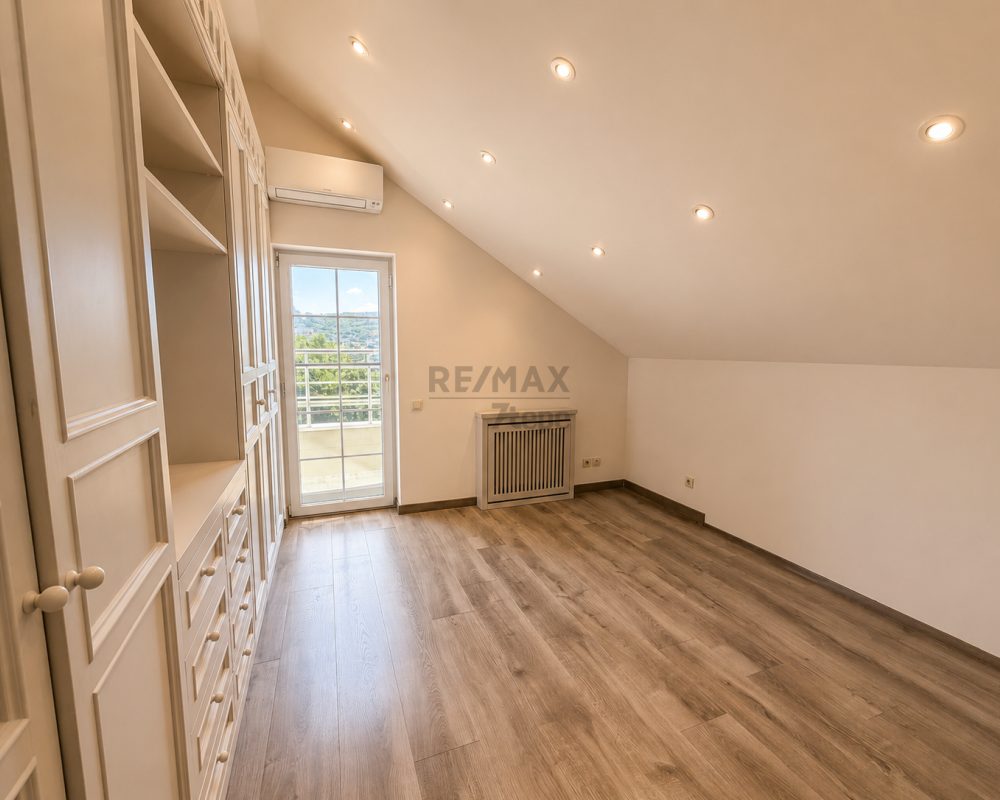 REMAX 7TEPE'DEN BEYKOZ KONAKLARI'NDA OTURUMA HAZIR KİRALIK VİLLA