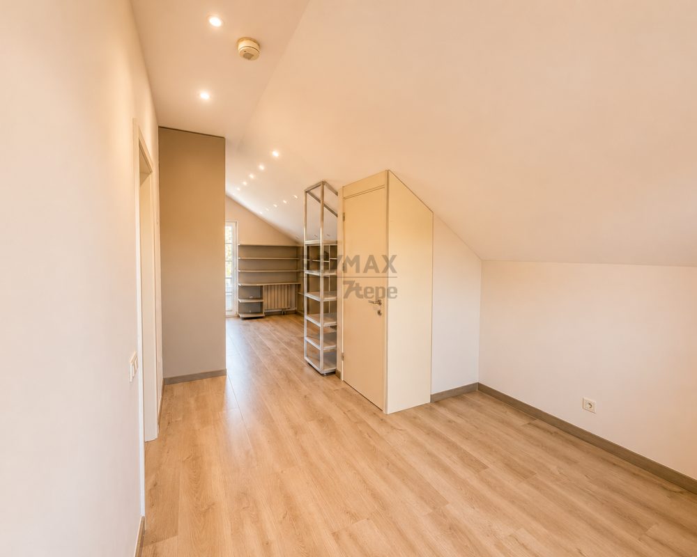 REMAX 7TEPE'DEN BEYKOZ KONAKLARI'NDA OTURUMA HAZIR KİRALIK VİLLA