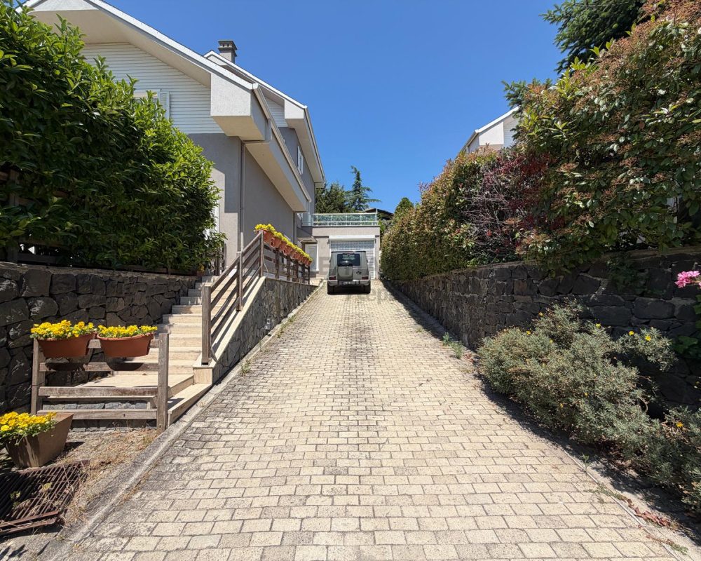 REMAX 7TEPE'DEN BEYKOZ KONAKLARI'NDA OTURUMA HAZIR KİRALIK VİLLA