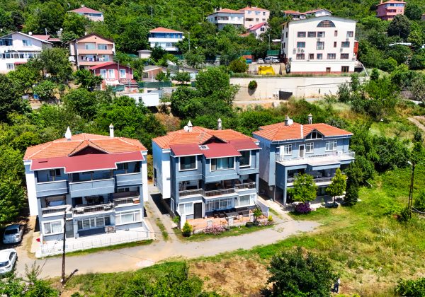Remax7tepe den 3 adet müstakil ev 3743 metre arsa içinde küçük görsel