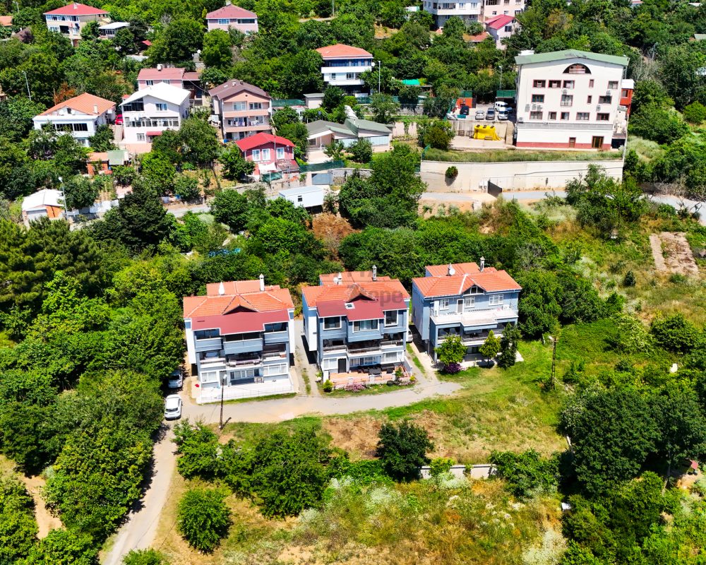 Remax7tepe den 3 adet müstakil ev 3743 metre arsa içinde