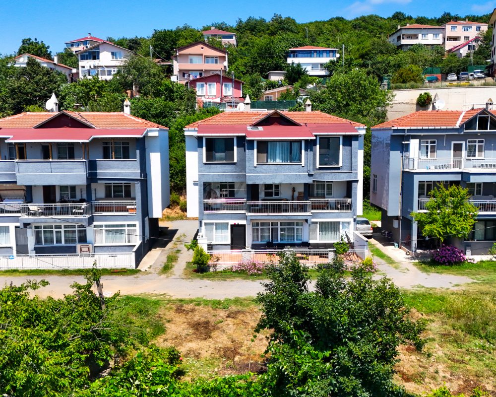 Remax7tepe den 3 adet müstakil ev 3743 metre arsa içinde