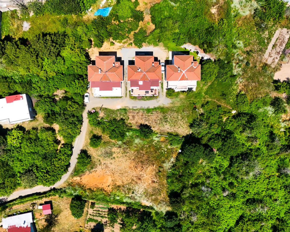 Remax7tepe den 3 adet müstakil ev 3743 metre arsa içinde