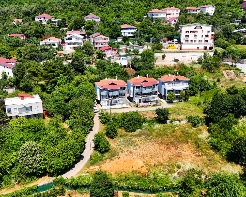 Remax7tepe den 3 adet müstakil ev 3743 metre arsa içinde