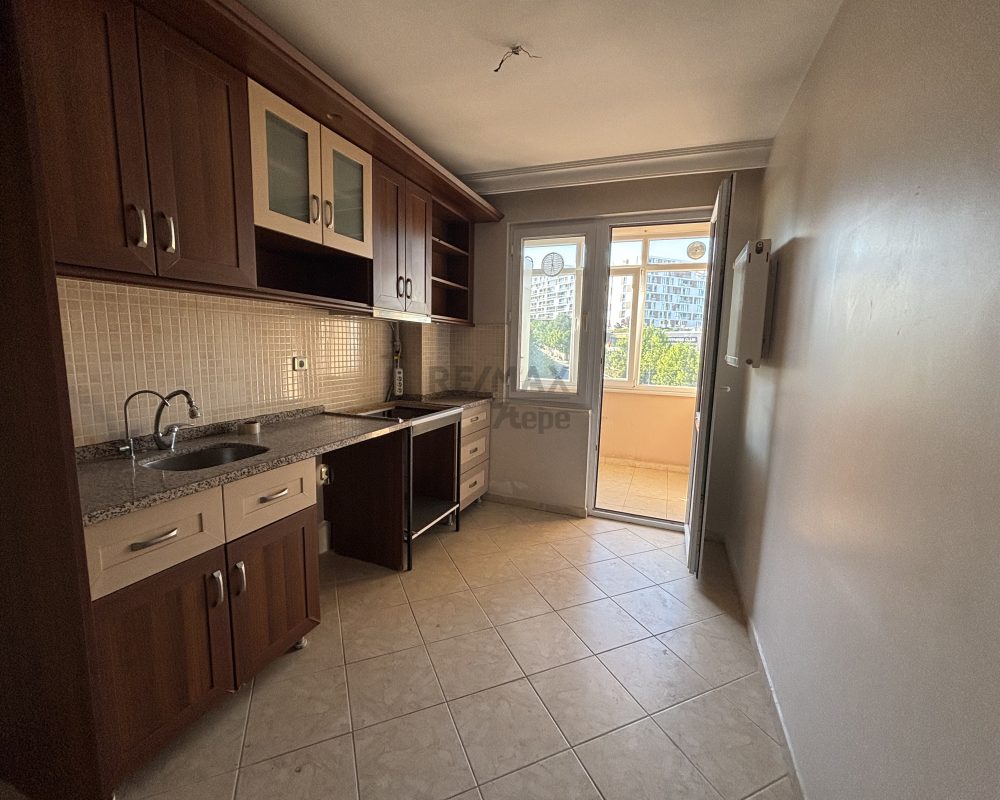 PENDIK KURTKÖY' DE 4+2 DUBLEKS-ASANSÖRLÜ-KAPALI OTOPARKLI-FONKSİYONEL KULLANIMA SAHİP SATILIK DAİRE