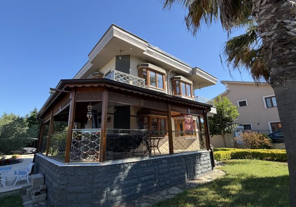 Şile de 4+1 havuzlı villa küçük görsel