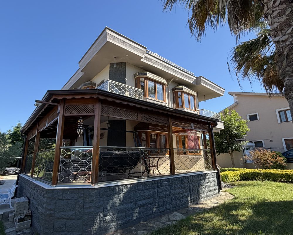 Şile de 4+1 havuzlı villa