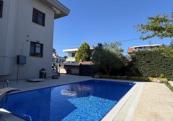 Şile de 4+1 havuzlı villa küçük görsel