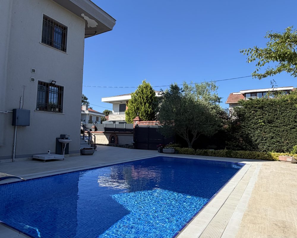 Şile de 4+1 havuzlı villa