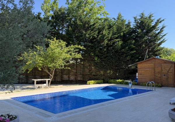 Şile de 4+1 havuzlı villa küçük görsel