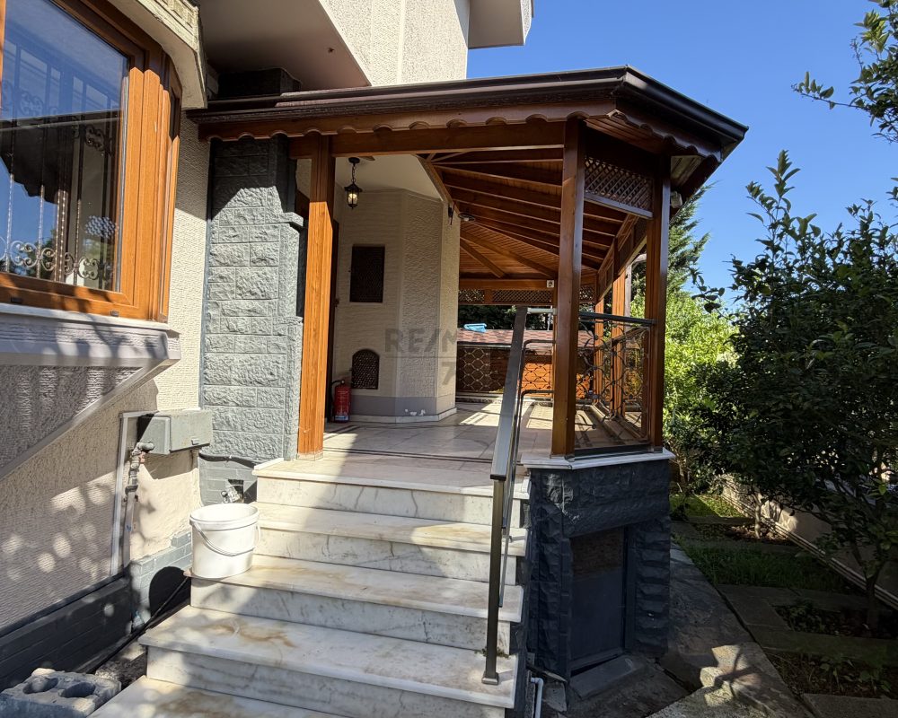 Şile de 4+1 havuzlı villa