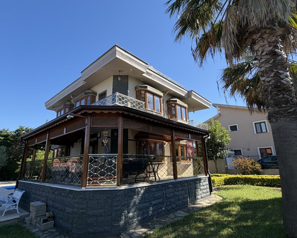 Şile de 4+1 havuzlı villa