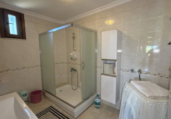 Şile de 4+1 havuzlı villa küçük görsel