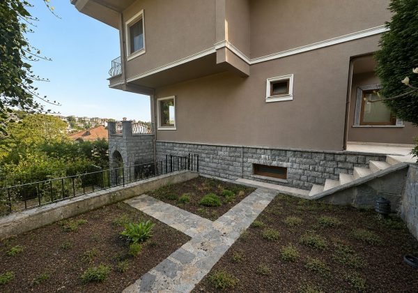 Acarkent'te Geniş İzole Bahçeli Kompakt C Tipi Satılık Villa küçük görsel