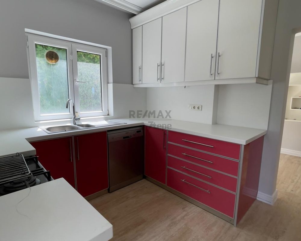 REMAX 7TEPE'DEN BEYKOZ ACARKENT’TE KİRALIK C TİPİ BÜYÜK BAHÇELİ VİLLA
